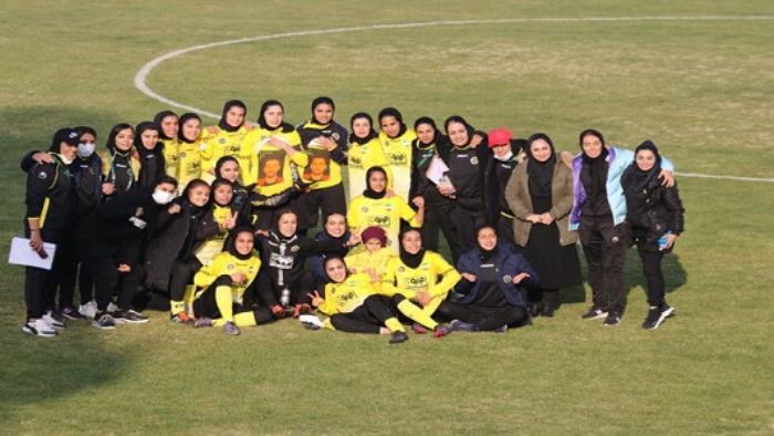 سرمربی تیم فوتبال سپاهان:

